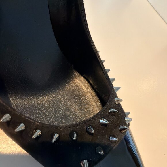 New Christian Louboutin Suede/Patent Leather Duvette Spikes Pumps Size 9 (39) - Picture 9 of 11